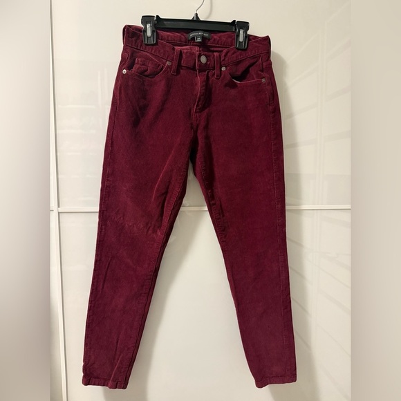 ✨HOST PICK ✨Banana Republic Burgundy Straight Leg Corduroy Jeans - Picture 1 of 4